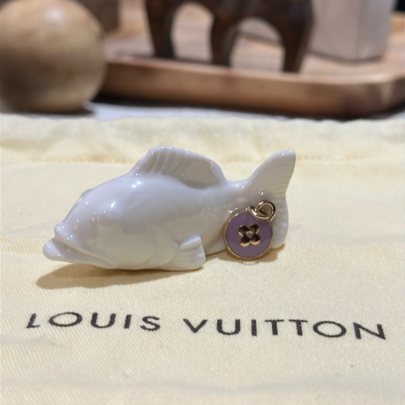 Authentic Louis Vuitton Flower Zipper Pull Charm, Lavender w/Gold-Tone Monogram - Picture 1 of 9